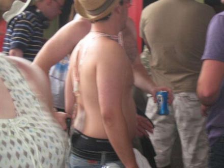 Die Hose auf halb neun