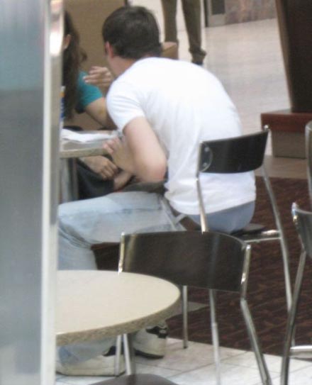 Die Hose auf halb neun