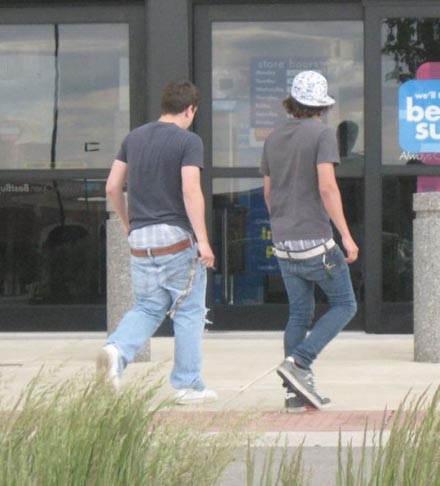 Die Hose auf halb neun