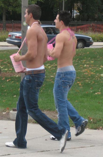 Die Hose auf halb neun