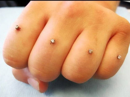 Bizarrer Körperschmuck