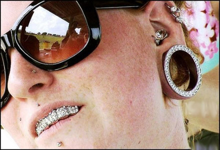 Bizarrer Körperschmuck