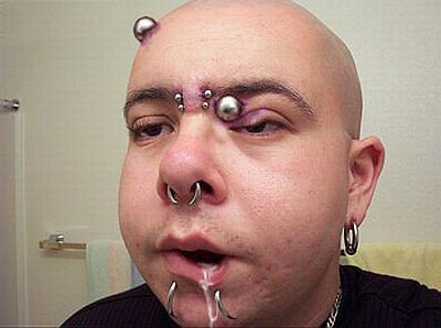 Bizarrer Körperschmuck