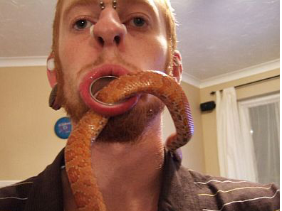 Bizarrer Körperschmuck