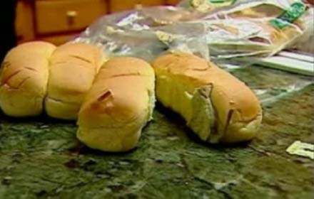 Brötchen mit Fleischeinlage