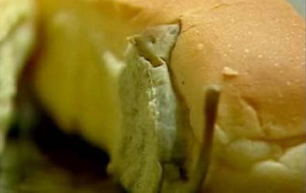 Brötchen mit Fleischeinlage