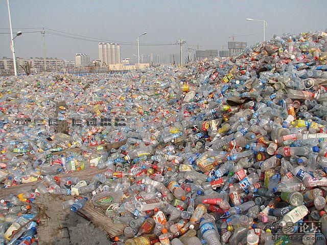 Plastikflaschen-Berge