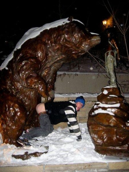 Misshandelte Statuen