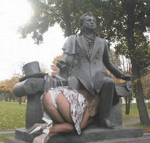 Misshandelte Statuen