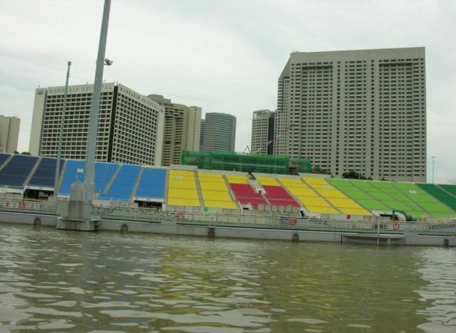Schwimmender Fussballplatz