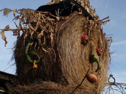 Figuren aus Stroh