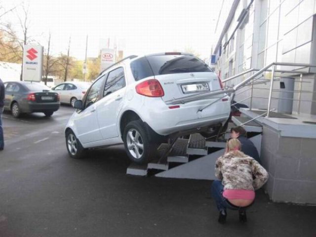 Wenn Frau auf der Treppe parkt