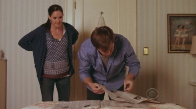 Zeitung lesen in Serien und Filmen