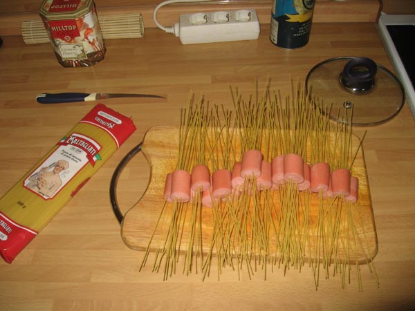 Lustige Wurst-Nudeln