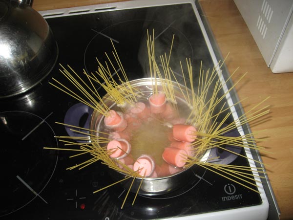 Lustige Wurst-Nudeln