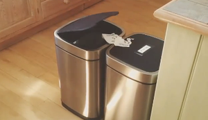 Riesenspass mit Mülleimern