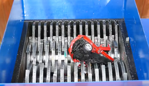 Den Schredder füttern