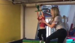 Mit dem Kind beim Indoorspielplatz