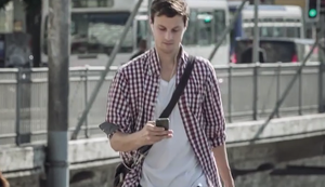 Zaubertrick mit dem Smartphone im Strassenverkehr