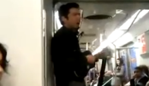 Einmann-Band in der U-Bahn Einmann-Band in der U-Bahn