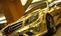 Goldener Mercedes