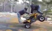 Zwei Idioten und ein ATV
