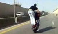 Irre Motorrad Stunts