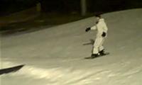 Toller Trick auf dem Snowboard