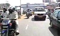 Strasse überqueren in Indien