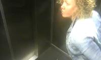 In den Aufzug pinkeln