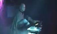 DJ ohne Arme
