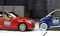 Mercedes gegen Smart Mercedes gegen Smart