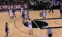 Basketballspieler vs Fledermaus