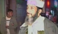 Osama Bin Laden als Türsteher