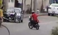Moped ganz lässig abstellen