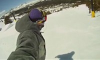 Tim Humphreys filmt sich selbst beim Snowboarden