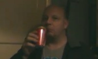 Cola trinken mit Mentos im Mund