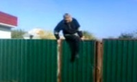 Mal über einen Zaun klettern