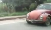 Alten VW Käfer abschleppen