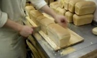Täglich Brot schneiden