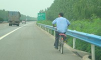 Mit dem Fahrrad auf der Autobahn
