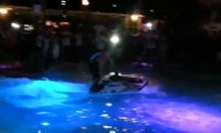Jetski-Backflip im Pool