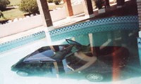Den Wagen im Pool parken