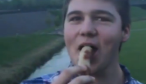 Grillwurst im Ganzen verschlingen Grillwurst im Ganzen verschlingen