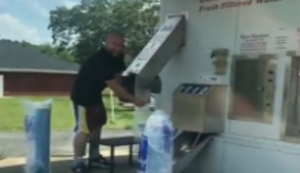 Eiswürfel am Automaten holen