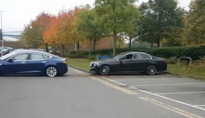 Tesla zu Besuch bei Mercedes