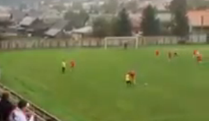Schöner Spielzug beim Fussballspiel Schöner Spielzug beim Fussballspiel
