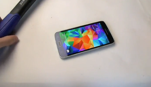 Samsung S5 vs Hammer