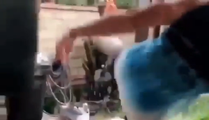 Tritt gegen den Boxsack