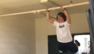 An der Sprinkleranlage schaukeln